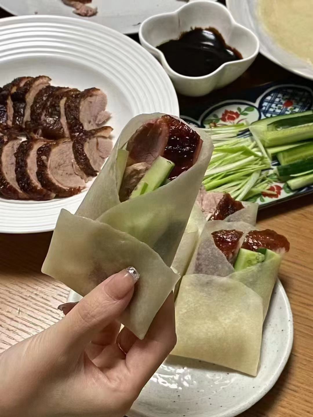 每周五现烤 需提前预定 北京烤鸭送20张鸭饼送酱料 +广式烧鸭1只配两种酱料