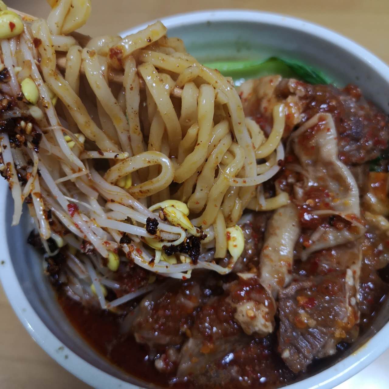 日本国内手工制作亮哥牛肉面 无添加剂 亮哥麻辣牛肉面圆面条 特价998原价1193