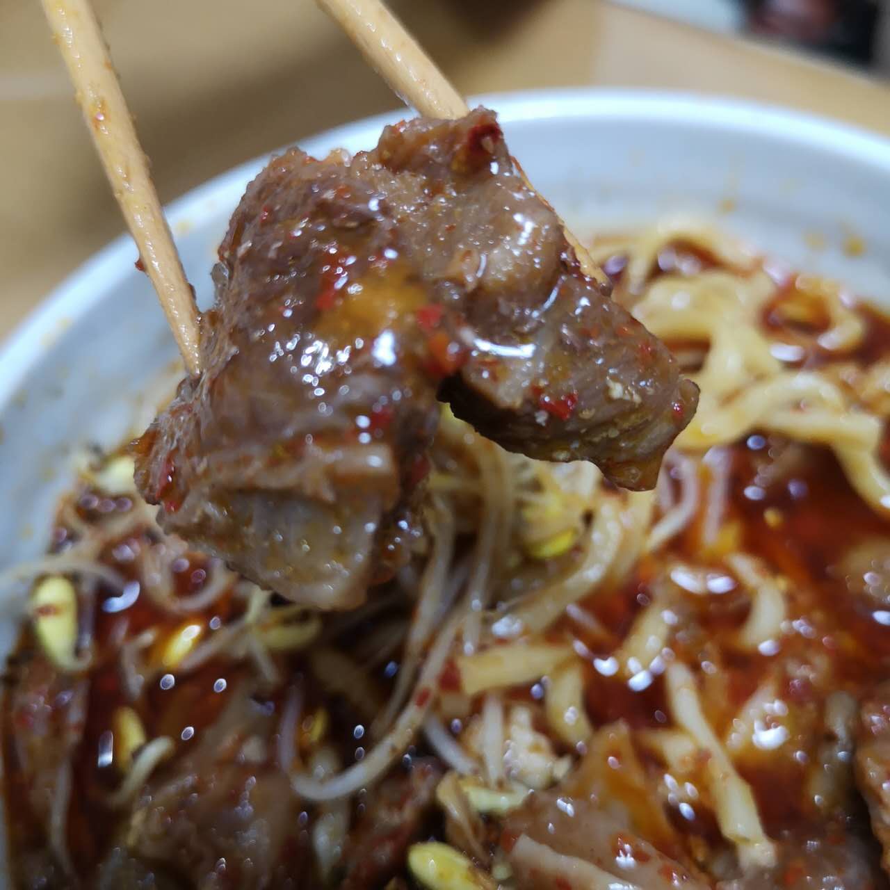 日本国内手工制作亮哥牛肉面 无添加剂 亮哥麻辣牛肉面圆面条 特价998原价1193