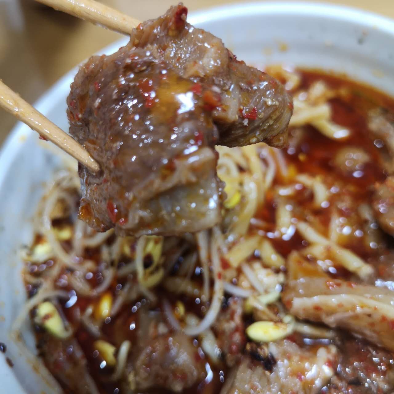 日本国内手工制作亮哥牛肉面 无添加剂 亮哥麻辣牛肉面圆面条 特价998原价1193