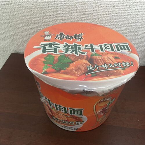 康師傅香辣牛肉面 (カップ)桶装 108g 康师傅方便面 康师傅香辣牛肉面
