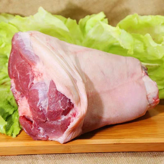 猪蹄膀 (肘子)每块大小不一样 按照实际重量称的一般一个800-1400日元不等 可选大小个头,上架的1200日元是大概的金额,多退少补 日本国産